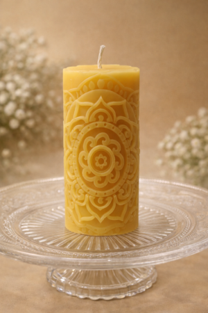 Bienenwachskerze „Mandala-Säule“ – dekorative Naturkerze